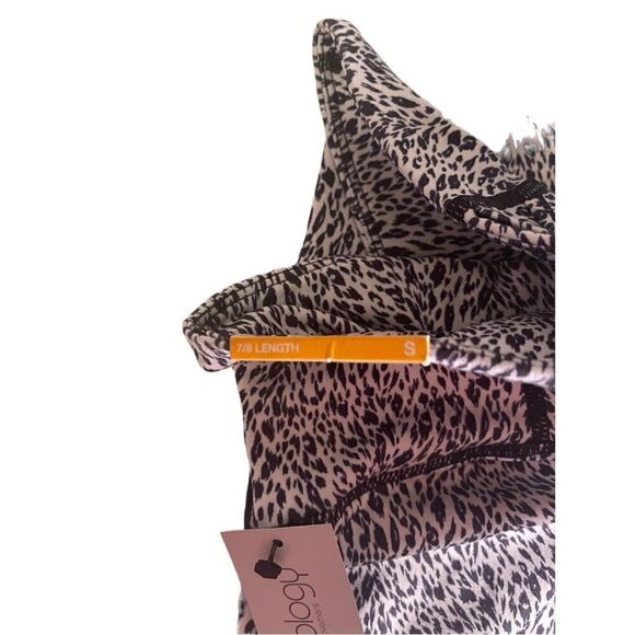 NWT Ideology legging white leopard print size S 7/8 - Picture 10 of 11